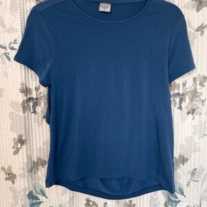 Athleta Women’s Air Out Tee. Short Sleeve with Open Back in Lightweight Blue